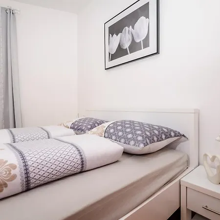 Elegant Apartment Sibenik Center With Balcony & Private Parking