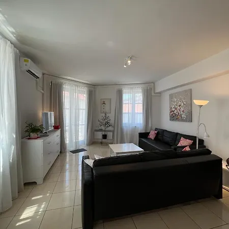 Bella Upscale - Premium Center & Free Private Parking