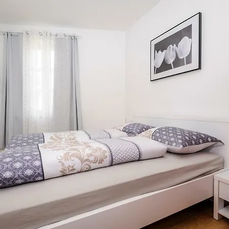 Daire Elegant Apartment Sibenik Center With Balcony & Private Parking *