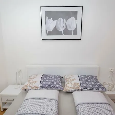 Daire Elegant Apartment Sibenik Center With Balcony & Private Parking Šibenik