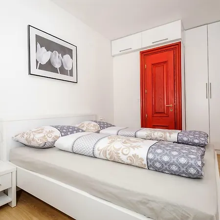 Daire Elegant Apartment Sibenik Center With Balcony & Private Parking