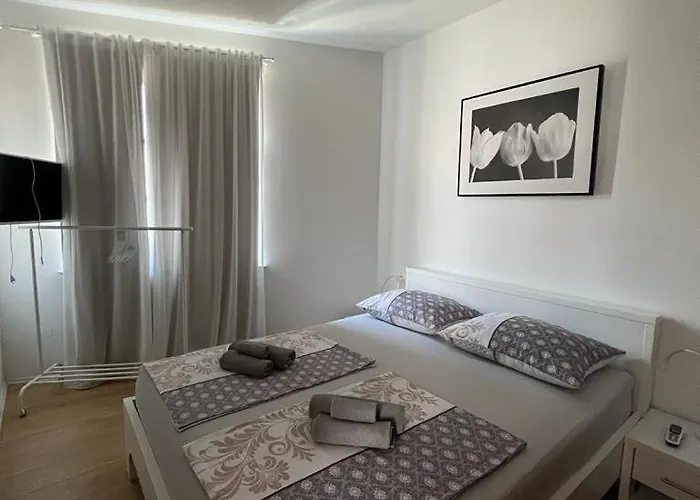 Bella Upscale - Premium Center & Free Private Parking Szybenik