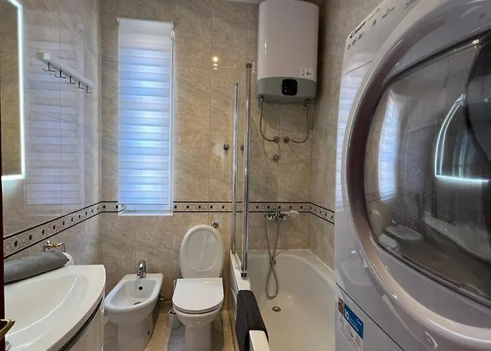 Bella Upscale - Premium Center & Free Private Parking Apartament Szybenik