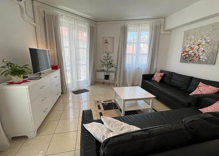 Bella Upscale - Premium Center & Free Private Parking Apartament *