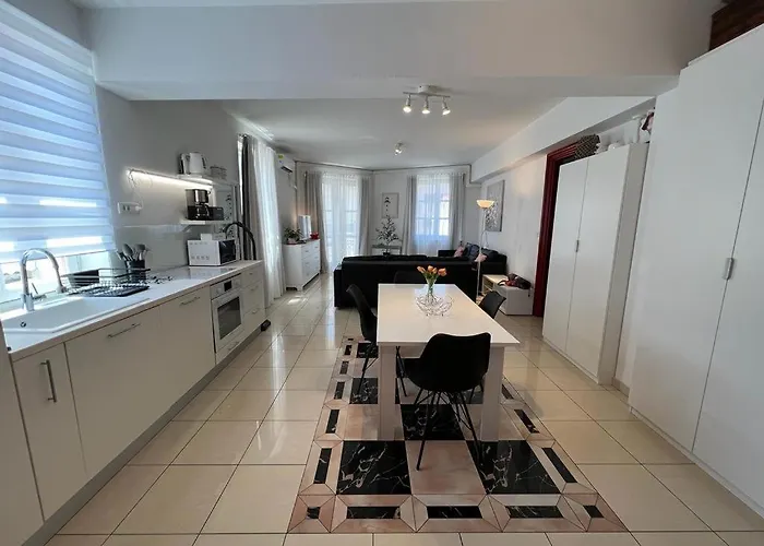 Apartament Bella Upscale - Premium Center & Free Private Parking *